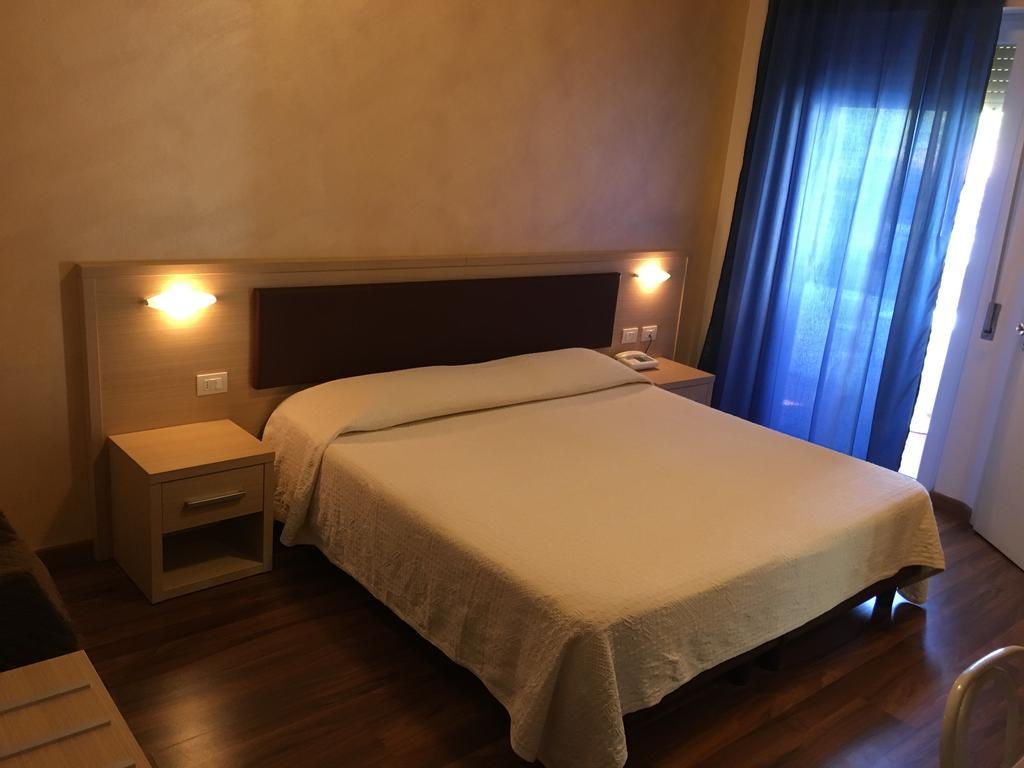 Hotel Grifone ปรินชิปีนา อามาเร ภายนอก รูปภาพ