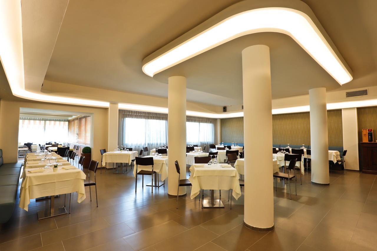 Hotel Grifone ปรินชิปีนา อามาเร ภายนอก รูปภาพ