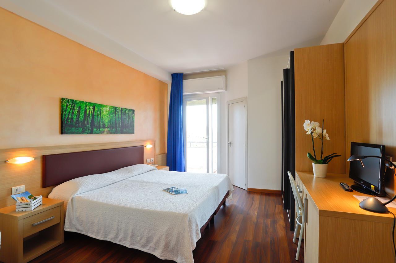 Hotel Grifone ปรินชิปีนา อามาเร ภายนอก รูปภาพ