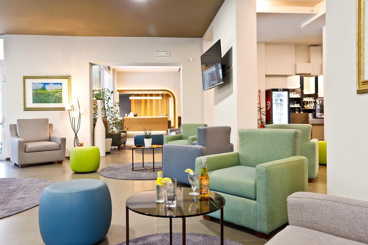 Hotel Grifone ปรินชิปีนา อามาเร ภายนอก รูปภาพ
