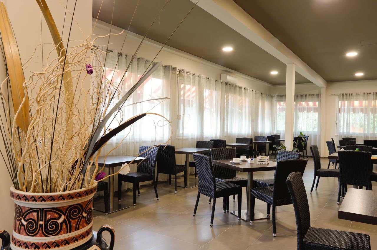 Hotel Grifone ปรินชิปีนา อามาเร ภายนอก รูปภาพ