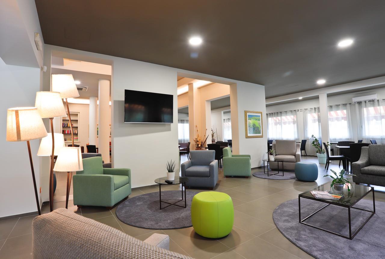 Hotel Grifone ปรินชิปีนา อามาเร ภายนอก รูปภาพ