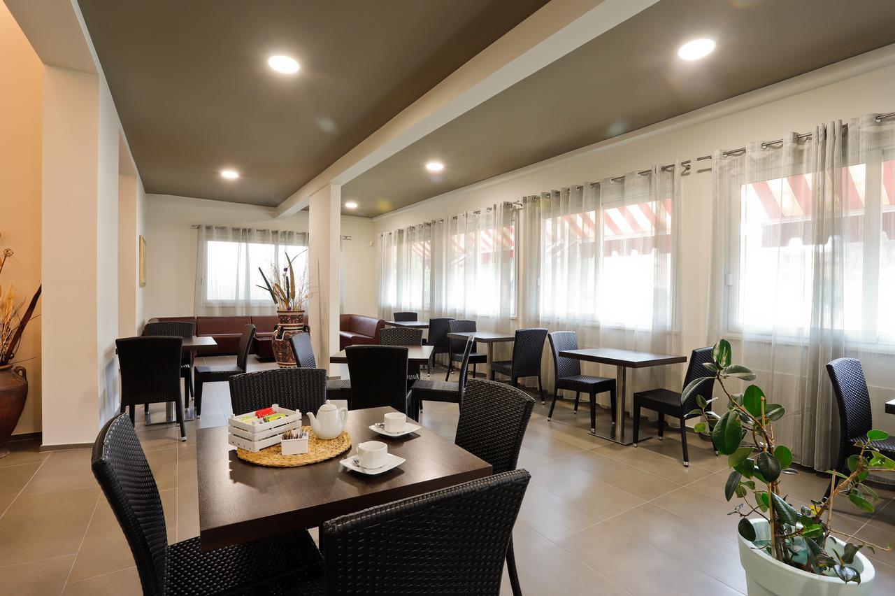 Hotel Grifone ปรินชิปีนา อามาเร ภายนอก รูปภาพ