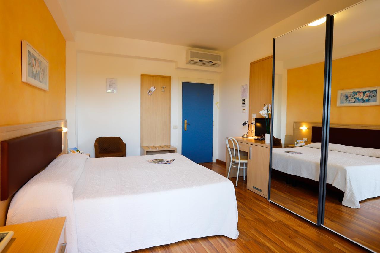 Hotel Grifone ปรินชิปีนา อามาเร ภายนอก รูปภาพ
